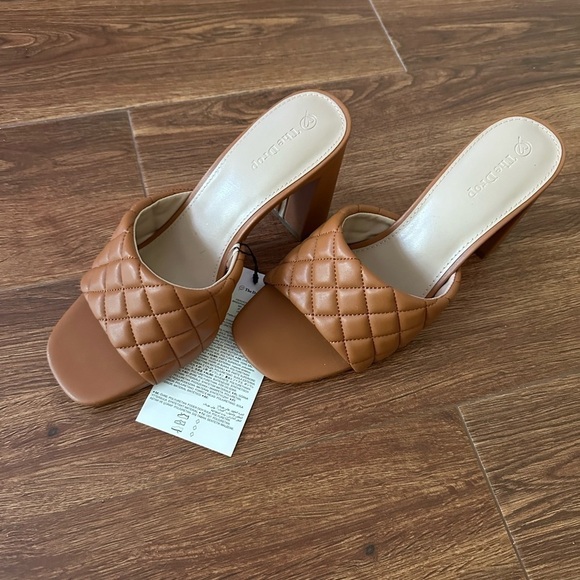 The Drop high heels - Picture 2 of 9